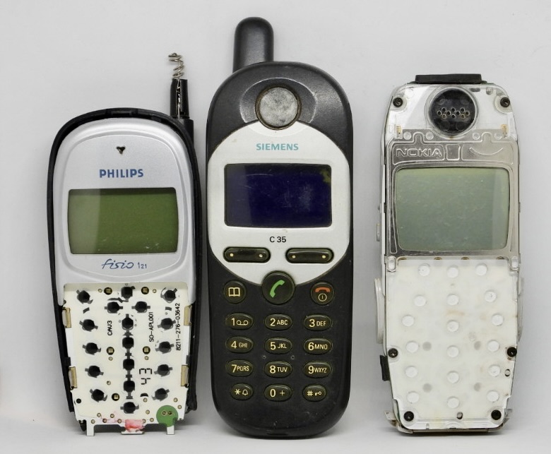 PHILIPS - SIEMENS - NOKIA