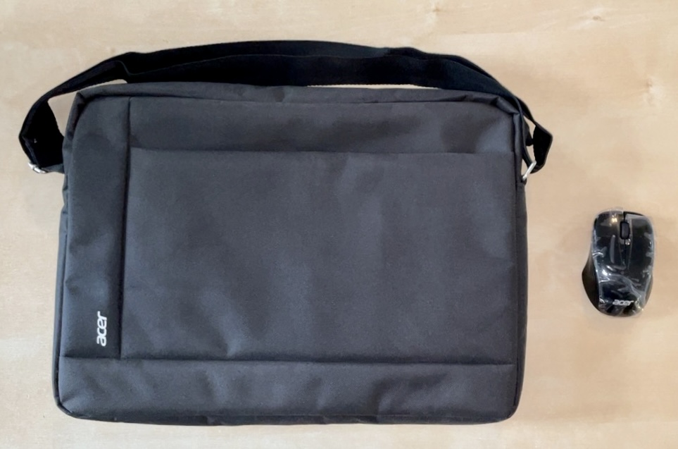 Taška na notebook + bezdrátová myš Acer