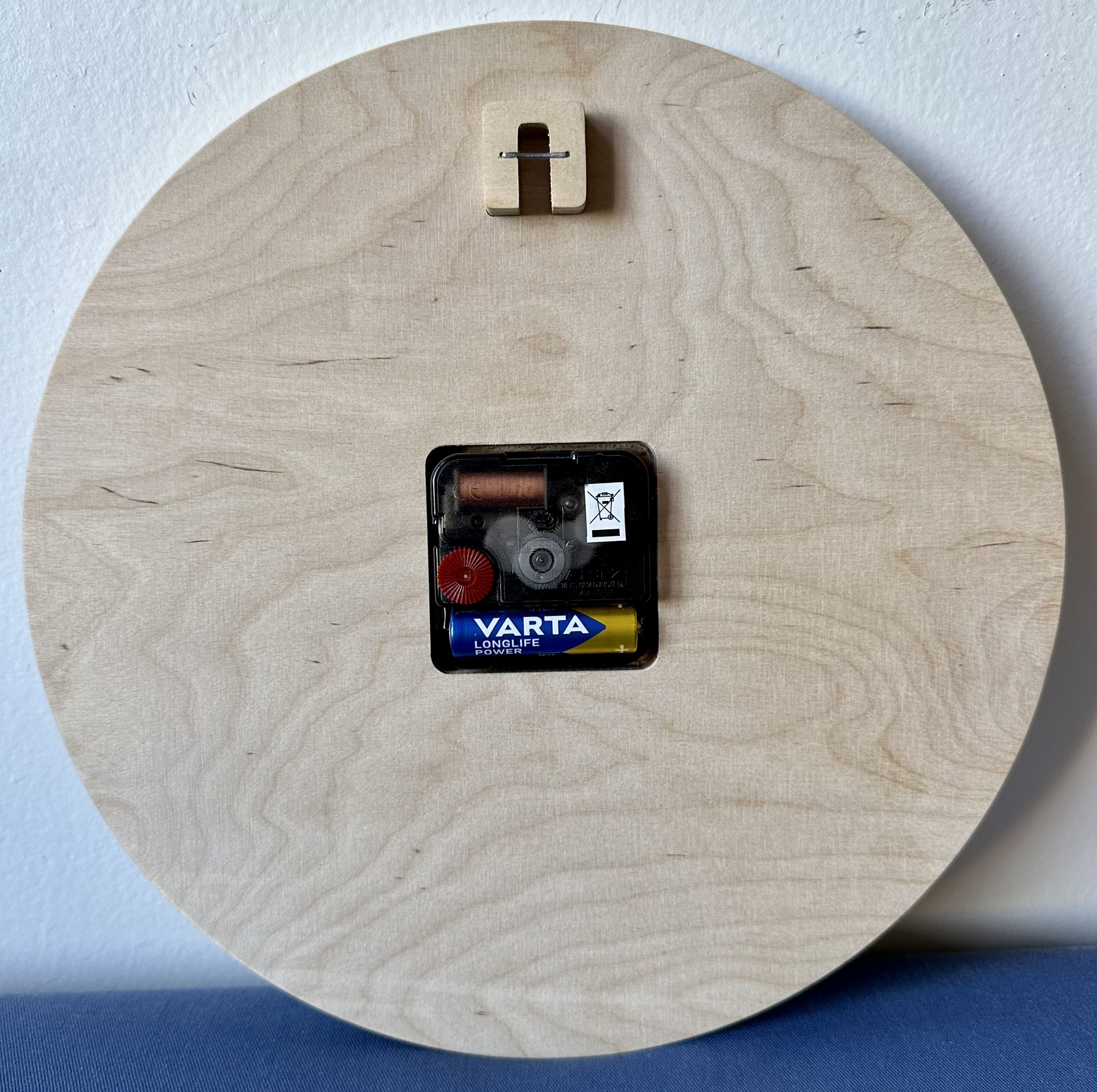 Hodiny kulaté 27 cm - dekor lakovaná broušená bílá barva a bříza