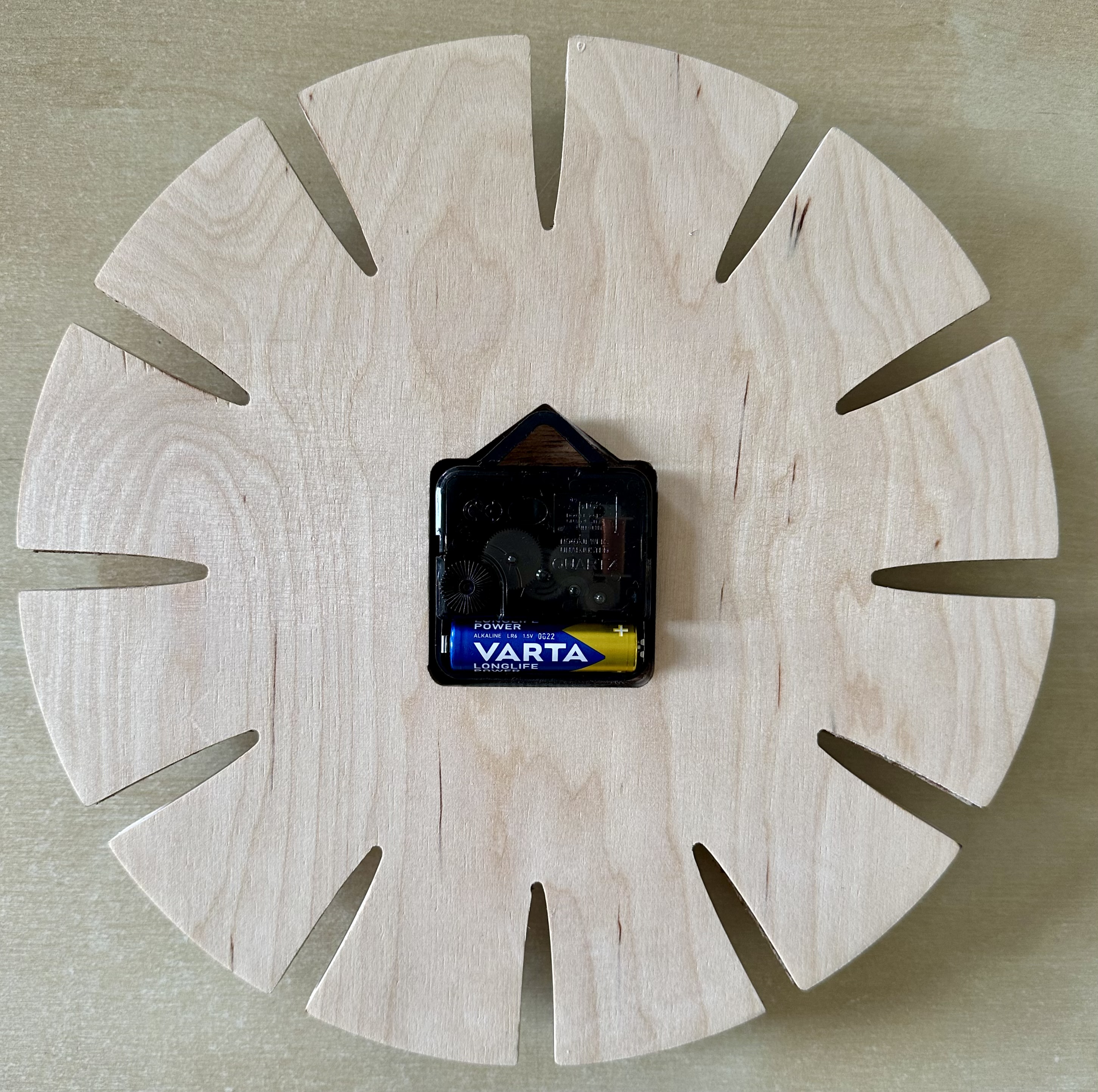 Hodiny kulaté 27 cm - dekor lakovaná broušená opálená bříza