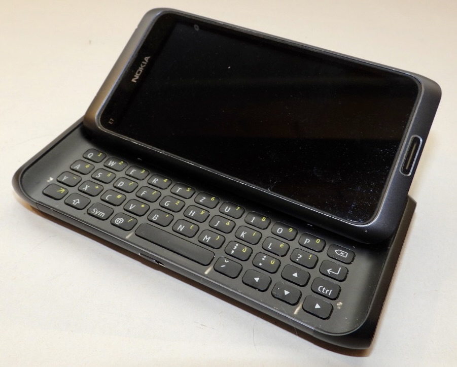 NOKIA E7