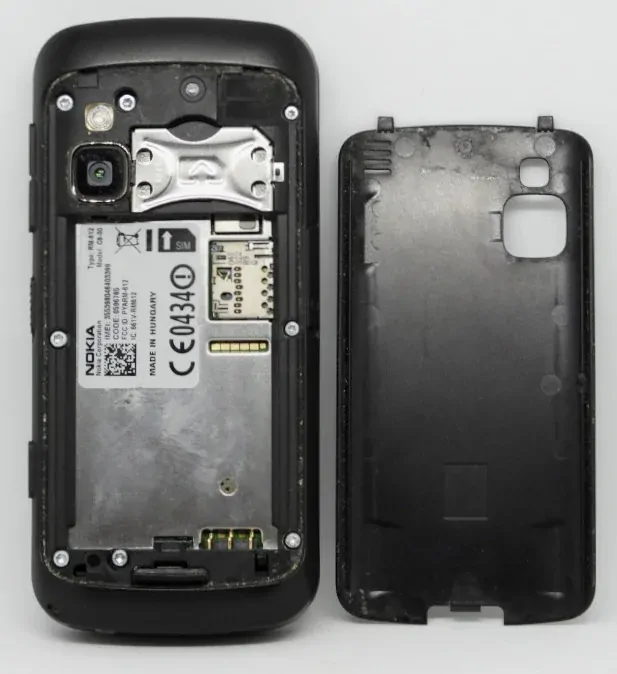 NOKIA C6-00