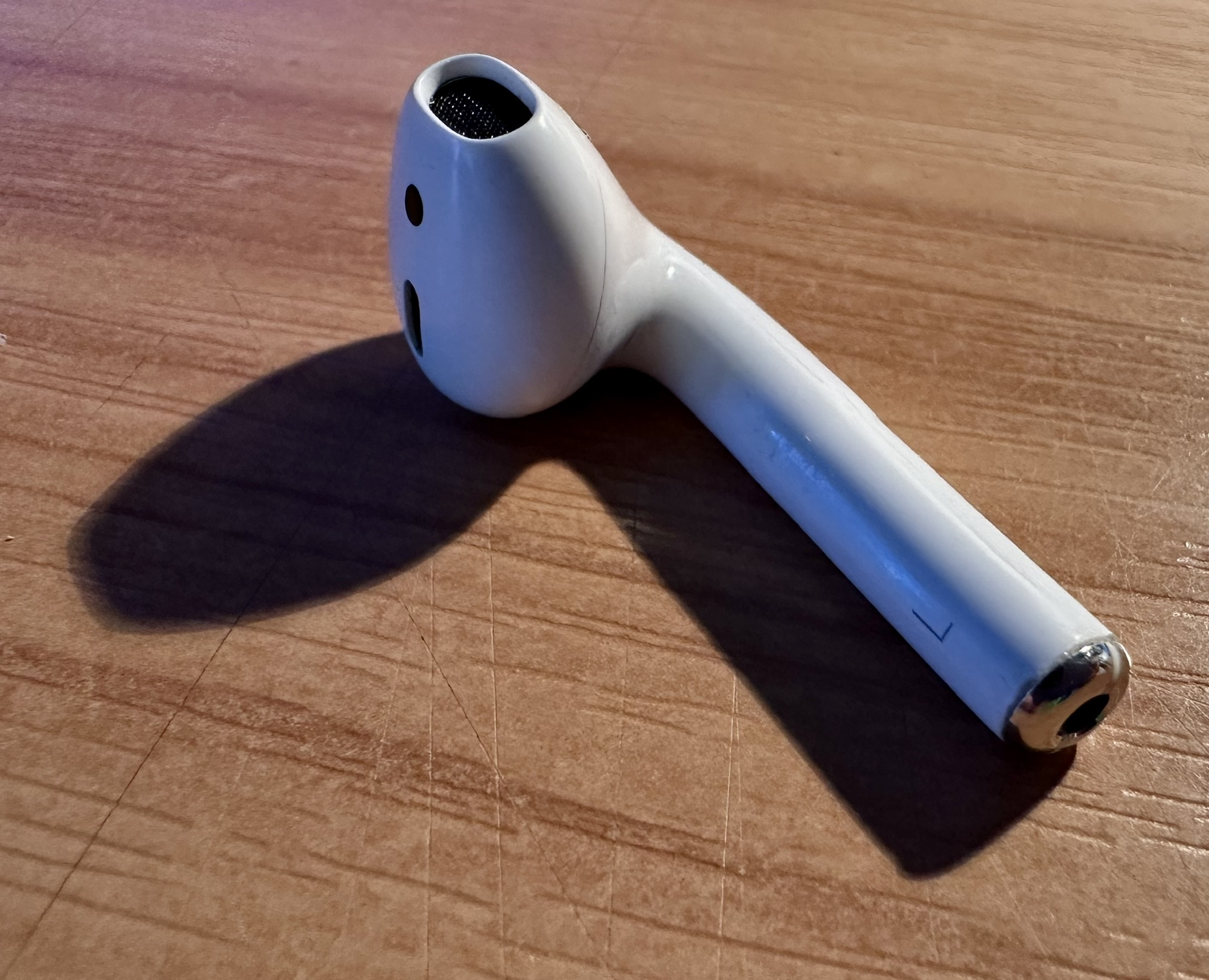 Slucháto AirPods (1. gen) - levé