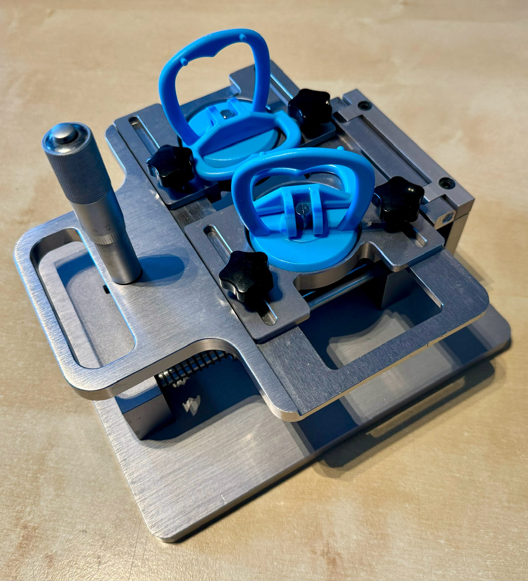 Nástroj pro rozebírání mobilních telefonů