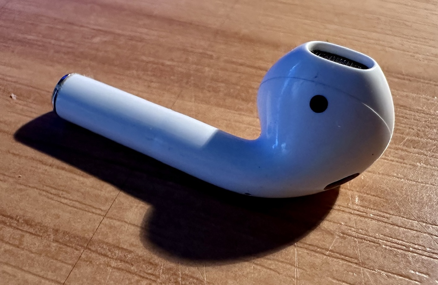 Slucháto AirPods (1. gen) - levé