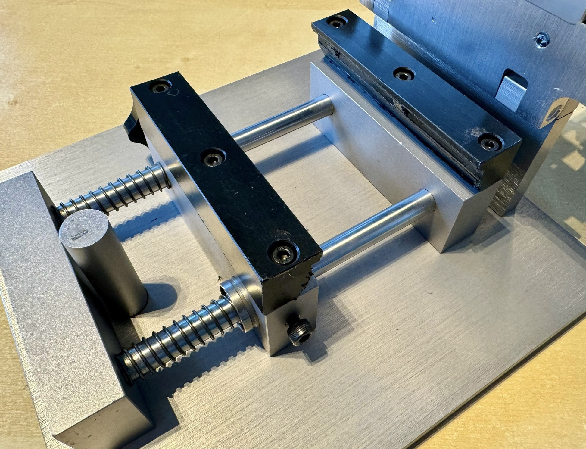 Nástroj pro rozebírání mobilních telefonů