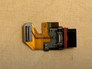 Flex Sony E6653 s nabíjecím konektorem